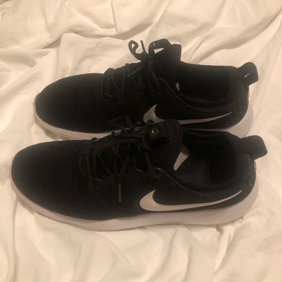 Nike Shoes - Nike Roshe Black Sneakers